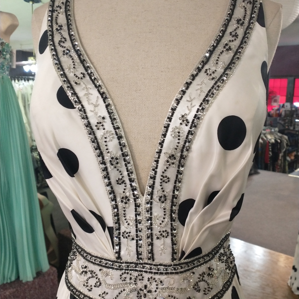 Prom dress - Picture 2 of 6